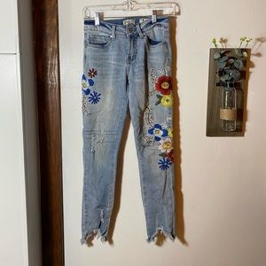 Embroidered cropped jeans